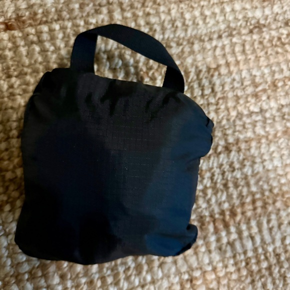 Eddie Bauer Stowaway 25L Tote - Picture 2 of 2